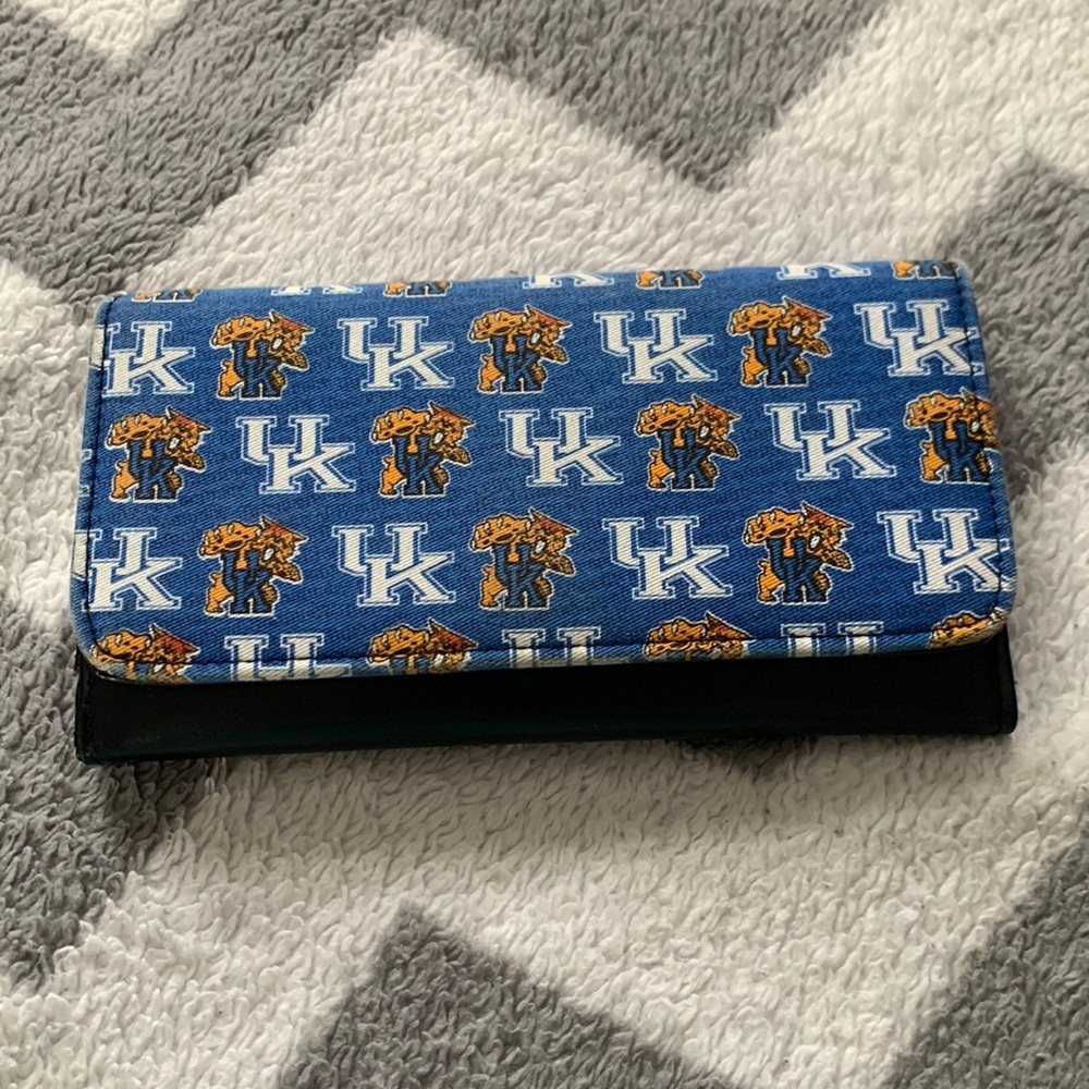 Kentucky Wallet, blue with the UK symbol and original Wildcat logo.